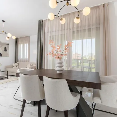 Cosmopolitan **** 公寓