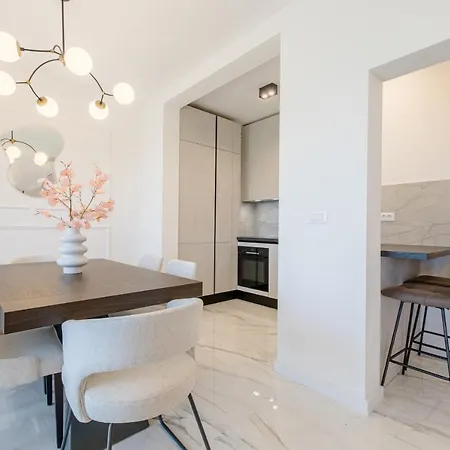 Cosmopolitan **** * 斯普利特